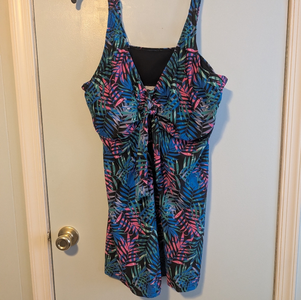 Tropical Women's Swimsuit Top 22/24